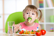 Вегетарианские диеты: есть ли польза для детей?