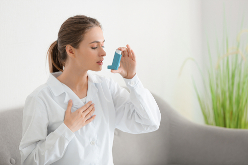 Популяционное исследование связи между астмой и использованием экзогенных женских половых гормонов.