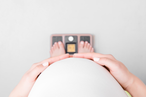 Влияние материнского ожирения на частоту сердечных сокращений и размер сердца новорожденных