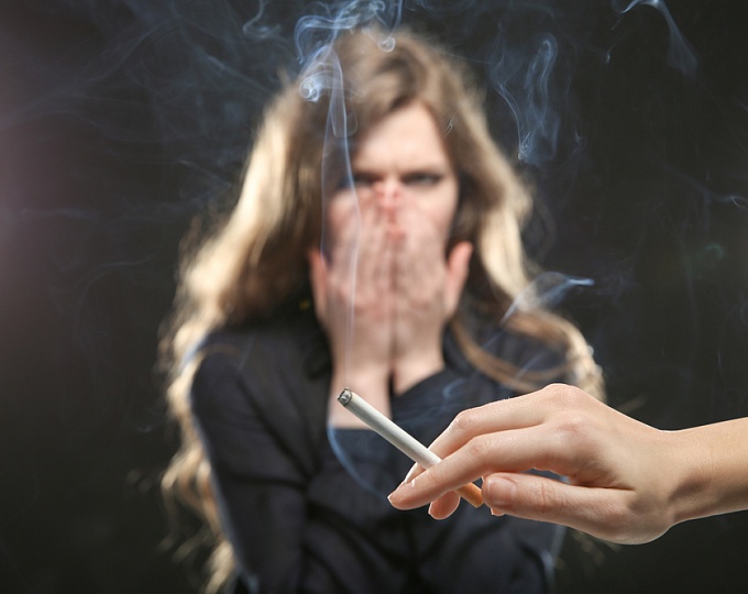 Пассивное курение оказывает негативное влияние на почки 