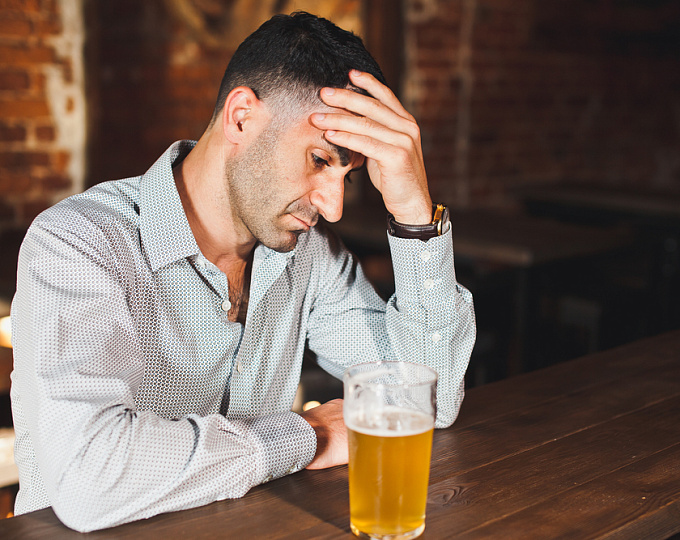 Хроническое употребление алкоголя в поисках удовольствия или снятия страдания? 