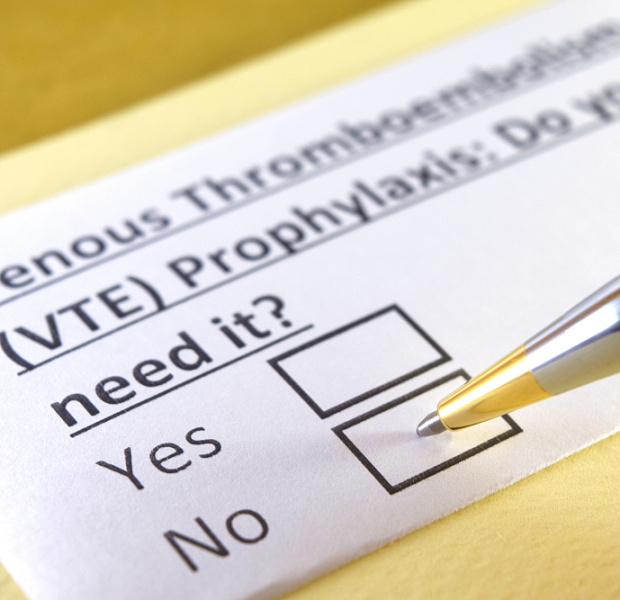 Отменить или продолжить антикоагулянт после 3 месяцев после первого эпизода венозной тромбоэмболии?