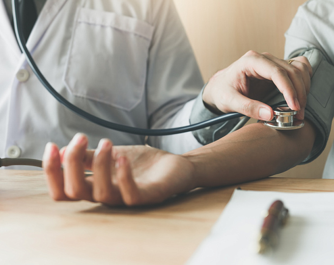 Уровень АД в 40 лет и риск инсульта в пожилом возрасте