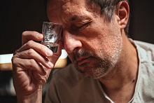 Как улучшить выживаемость у пациентов с тяжелым алкогольным поражением печени, фокус на препараты для лечения алкогольной зависимости