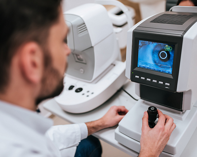 Суточная эффективность и безопасность фиксированных комбинаций картеолол/латанопрост и тимолол/латанопрост при лечении пациентов с первичной открытоугольной глаукомой и глазной гипертензией.