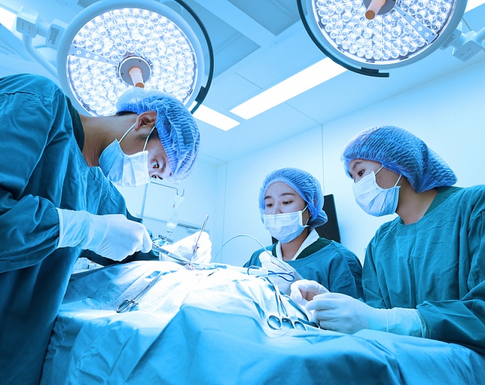 Ограничение жидкости во время операции не ассоциировано с положительными исходами при абдоминальных операциях 