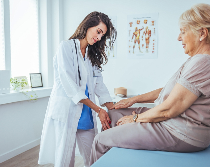 Какое влияние оказывает биологическая терапия на сердечно-сосудистый риск у пациентов с ревматоидным артритом?