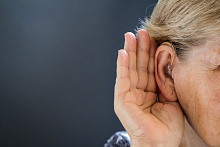 Нарушение слуха и развитие деменции: есть ли связь?