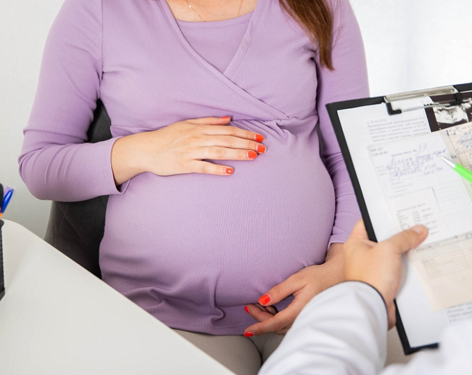 Беременность у женщин с периодической болезнью