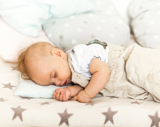 Существуют ли нормы продолжительности и качества сна у детей младше 2 лет?