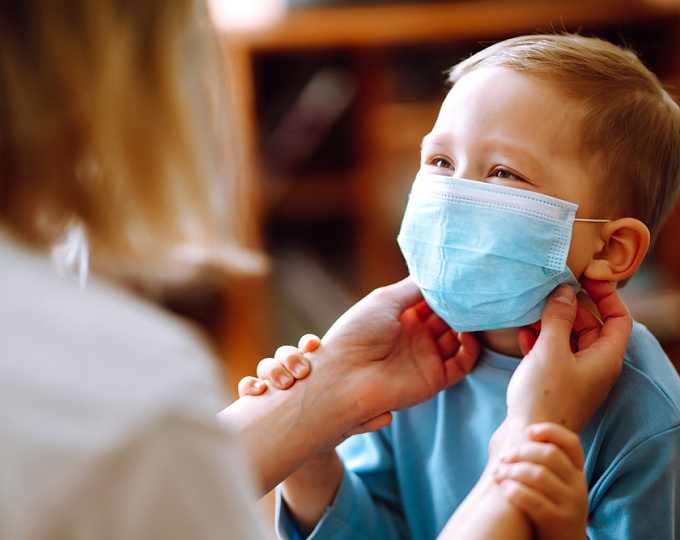 Факторы риска инфицирования вирусом SARS-CoV-2 и последующей госпитализации у детей и подростков