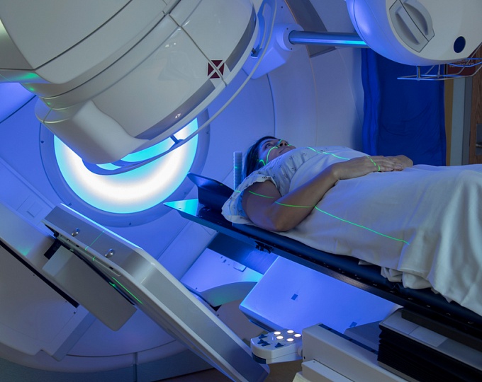 Одинакова ли эффективность радиотерапии при раке прямой кишки в различных возрастных группах?
