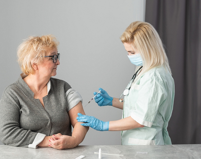 Высокодозная вакцинация против гриппа связана со снижением риска болезни Альцгеймера у пожилых