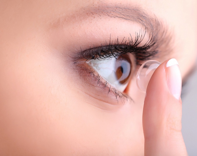 Как предотвратить опасное заболевание глаз у носителей контактных линз? 