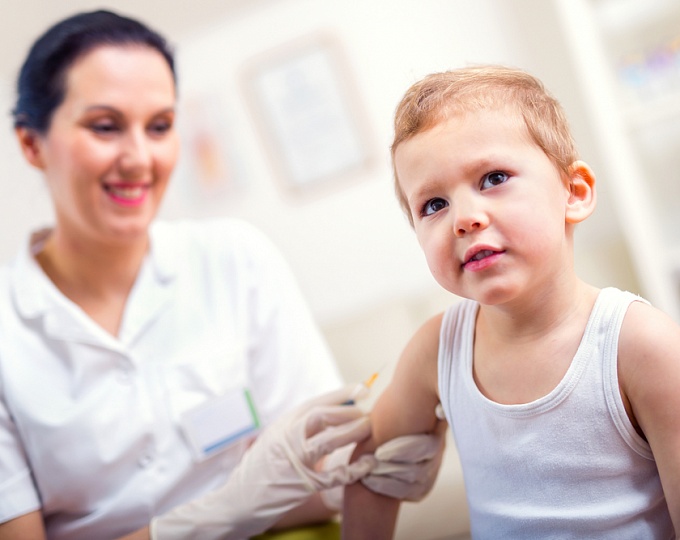 Какова эффективность вакцинации против коклюша у детей?