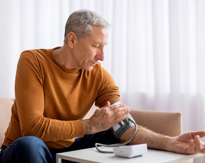 Зависят ли польза и риски интенсивной антигипертензивной терапии от сердечно-сосудистого риска? 