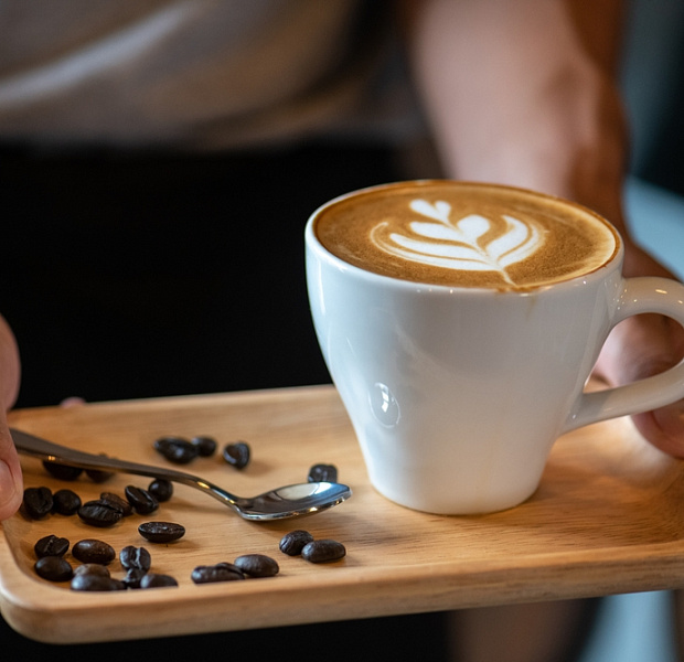 Ежедневное употребление чая и кофе снижает риск деменции