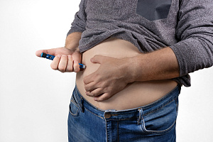 Какое влияние оказывают психиатрические расстройства на назначение гипогликемической терапии пациентам с сахарным диабетом 2 типа?