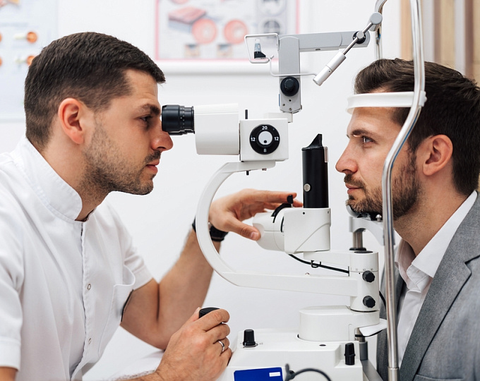 Офтальмологические осложнения коронавирусной инфекции и роль вакцинации в снижении риска