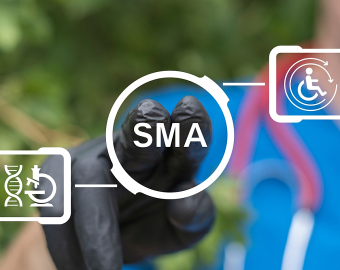 От каких факторов зависят клинические исходы спинальной мышечной атрофии у новорожденных?