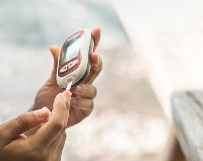 Связь между антипсихотической терапией и показателями обмена глюкозы