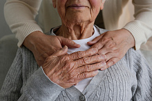 Накопление бета-амилоида и развитие деменции у людей 80 лет и старше