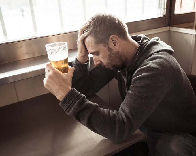 Насколько эффективна лекарственная терапия у пациентов с алкогольной зависимостью?