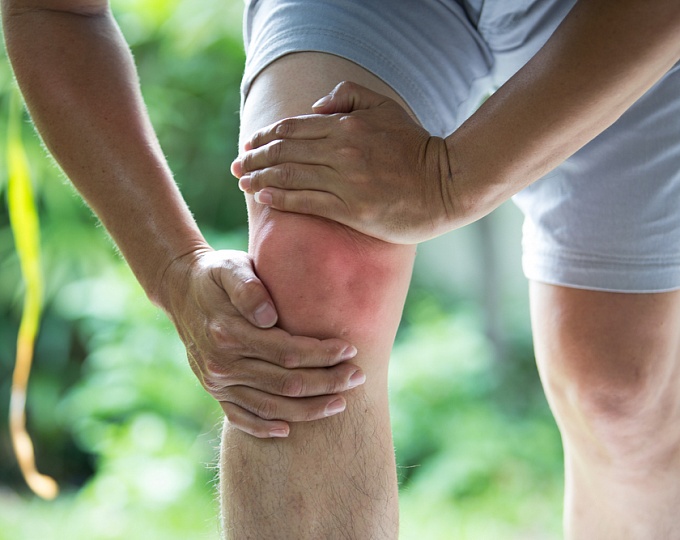 Неинвазивные процедуры или инъекции стероидов, что выбрать у пациентов с коленным остеоартритом