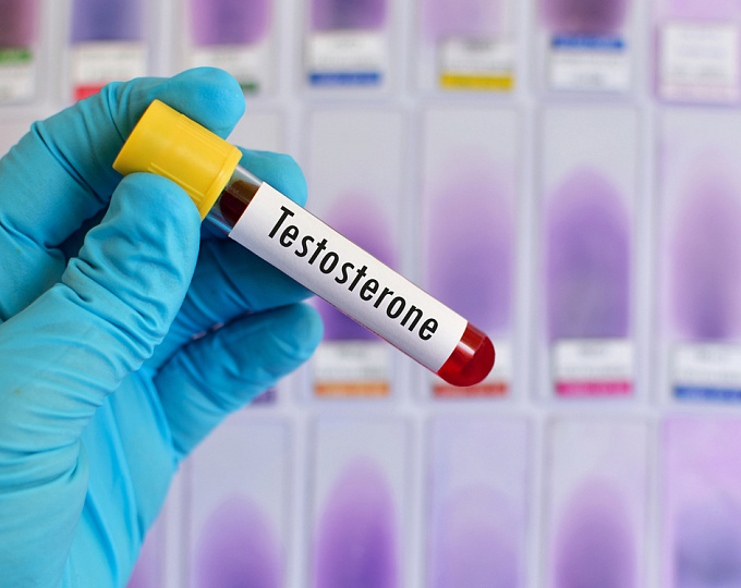 Как тестостерон-заместительная терапия влияет на уровень гемоглобина при гипогонадизме?