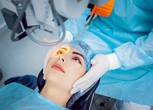 Связь между катарактальной хирургией и повышением частоты развития окклюзии вен сетчатки