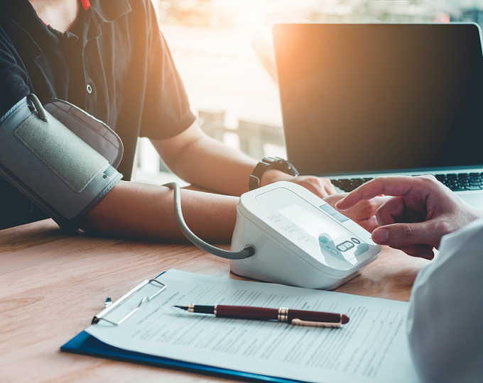 Еще одна попытка определения порогового уровня АД для старта антигипертензивной терапии