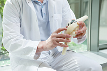 Факторы риска, связанные с длительным пребыванием в стационаре после первичной операции по замене коленного сустава