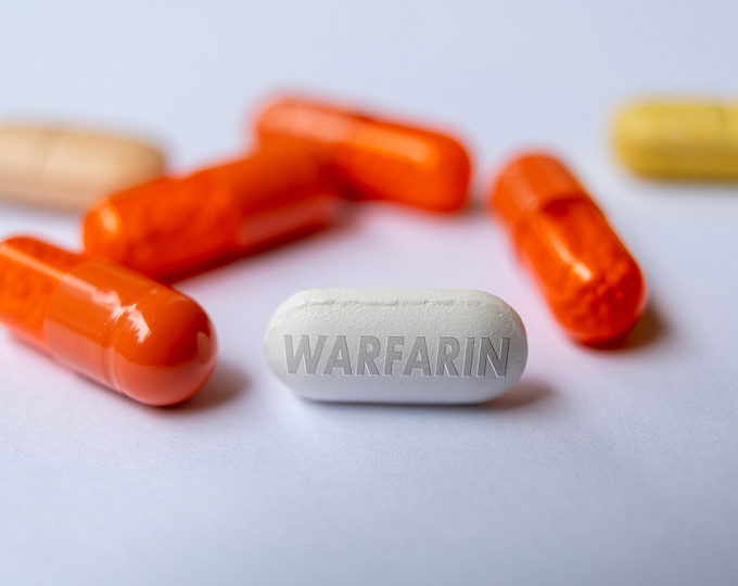 Влияние перехода с варфарина на прямые оральные антикоагулянты на смертность от желудочно-кишечных кровотечений