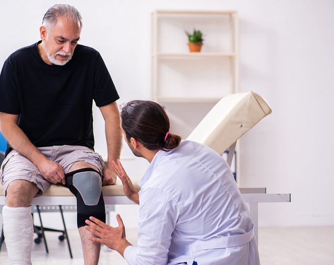 Мужчины с остеопоротическими переломами, отсутствие своевременной диагностики и лечения остеопороза 